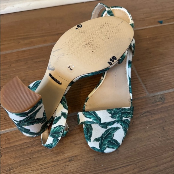 🌿 Gianni Bini Tropical Block Heel Sandals 🌿 - Picture 5 of 6